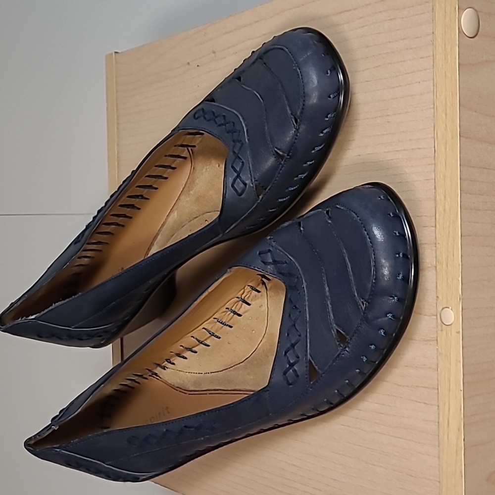 Womens Easy Spirit shoes